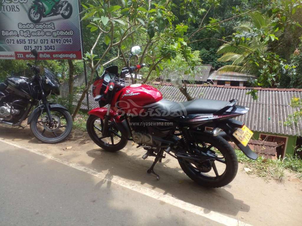 pulsar 150 mileage and price