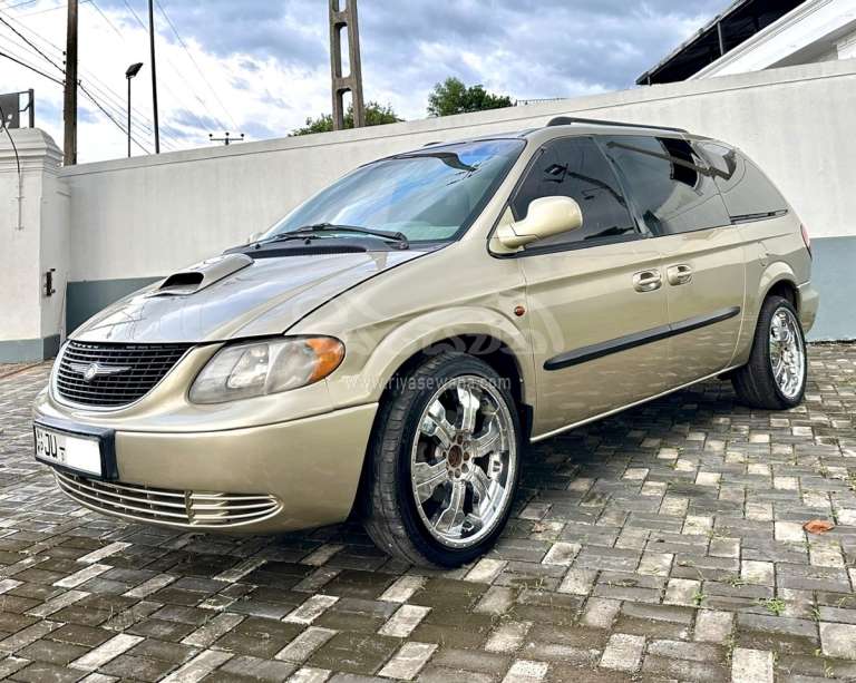 Chrysler Grand Voyager Used 2004 Diesel Rs. 3475000 Sri Lanka