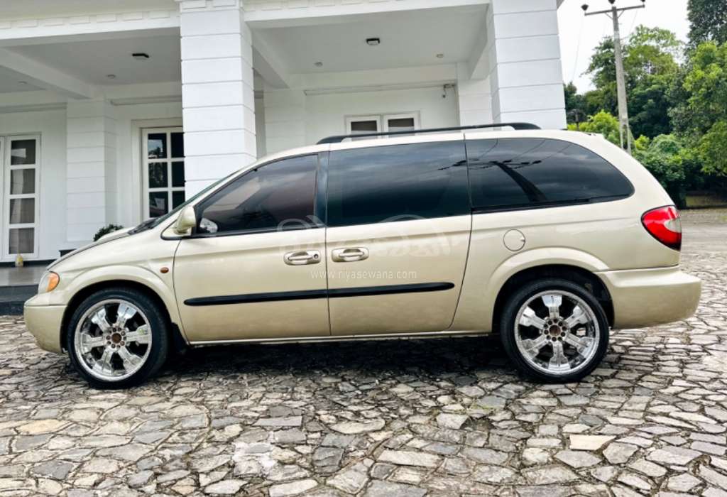 Chrysler Grand Voyager Used 2004 Diesel Rs. 3475000 Sri Lanka