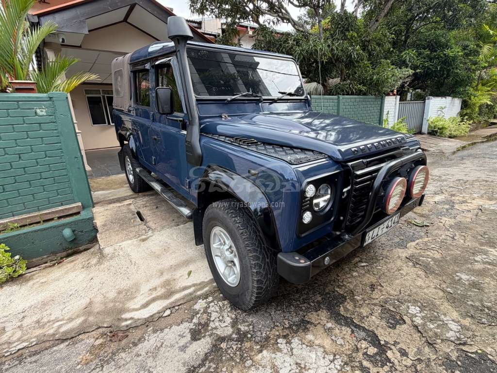 Land-Rover Defender Used 2004 Diesel Rs. 22500000 Sri Lanka