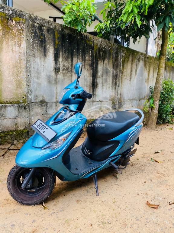 scooty zest 110 battery